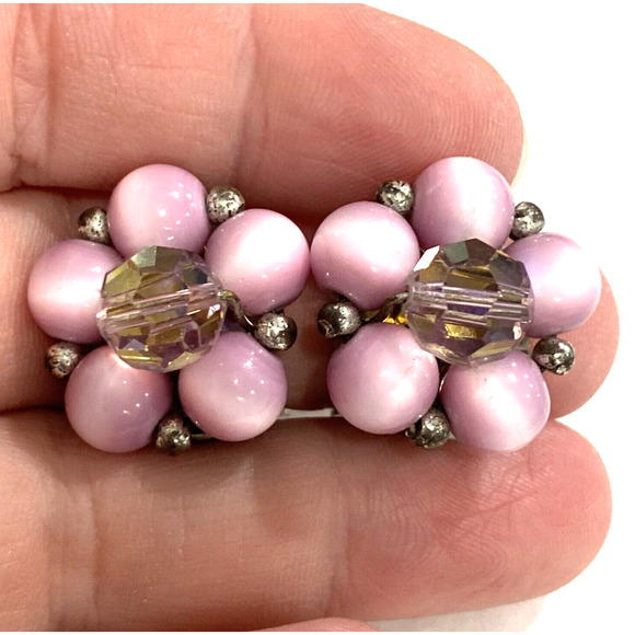 Vintage Mid Century Clip On Earrings purple ombre crystal beaded round clusters - Picture 6 of 7